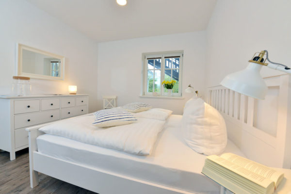 schlafzimmer-ferienwohnungen-ralswiek-insel-ruegen-blaues-haus-wg2